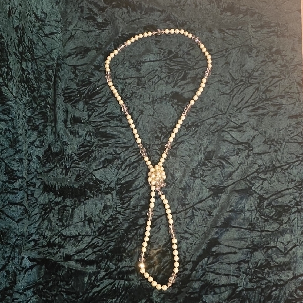 Elegant Pearl and Gold Necklace